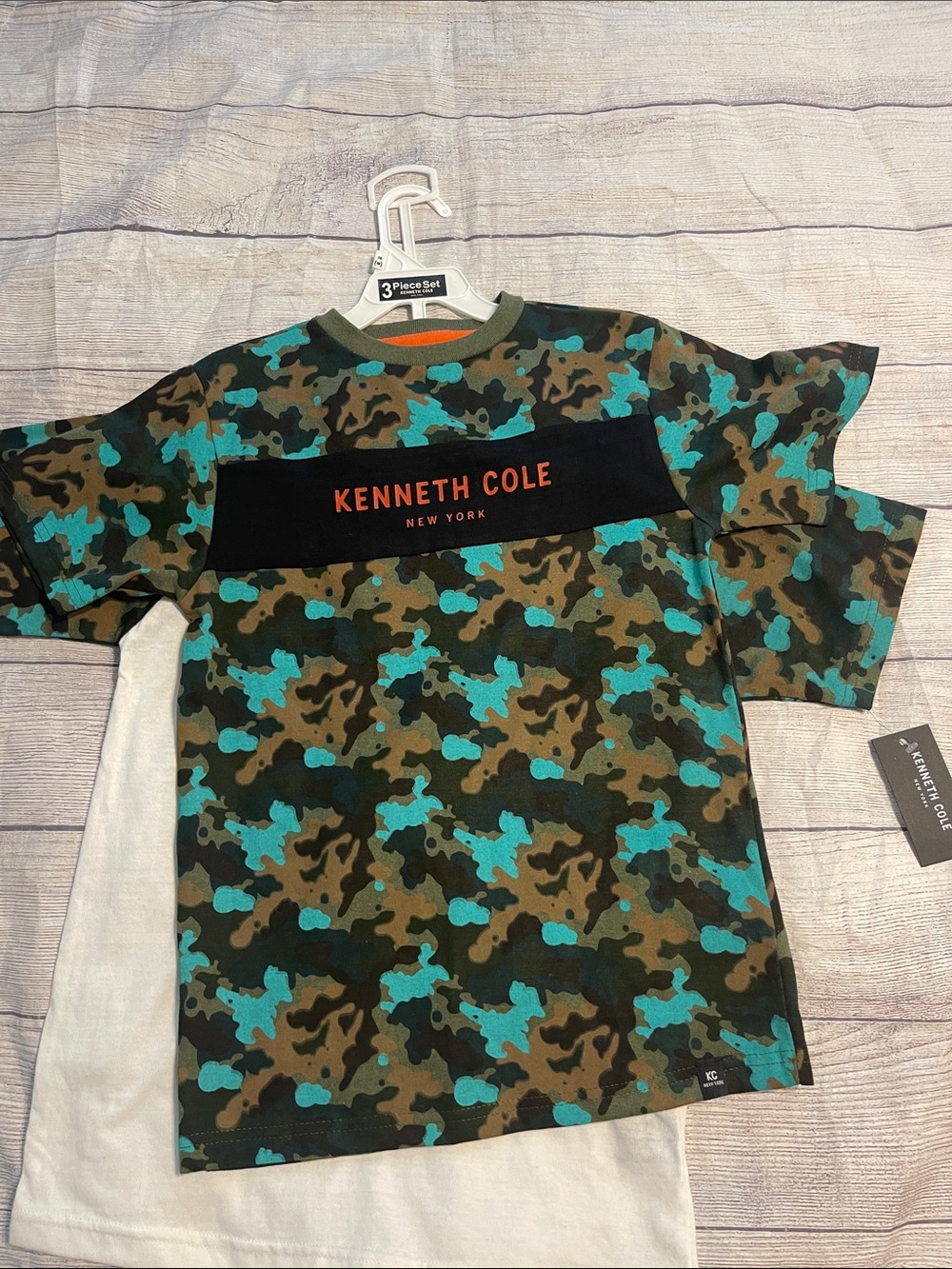 New boys Kenneth Cole 3 pc short set green and Teal Camo size 10
